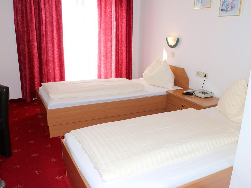 Hotel Gasthof Kasino 빌라흐 객실 사진